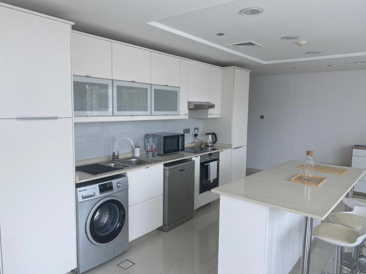 One Bedroom Apartment With Pool & Gym Near Marina Dubai Exterior foto