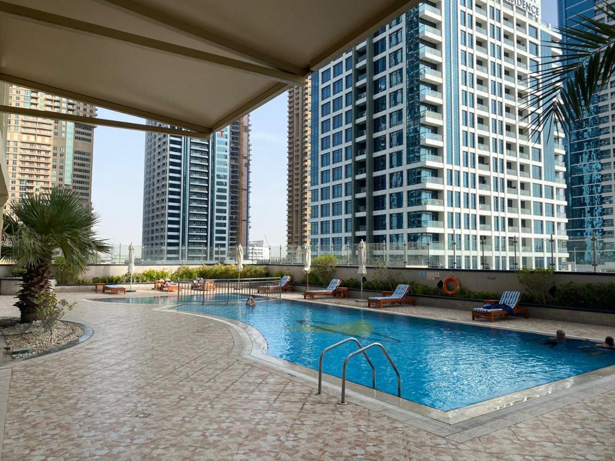 One Bedroom Apartment With Pool & Gym Near Marina Dubai Exterior foto