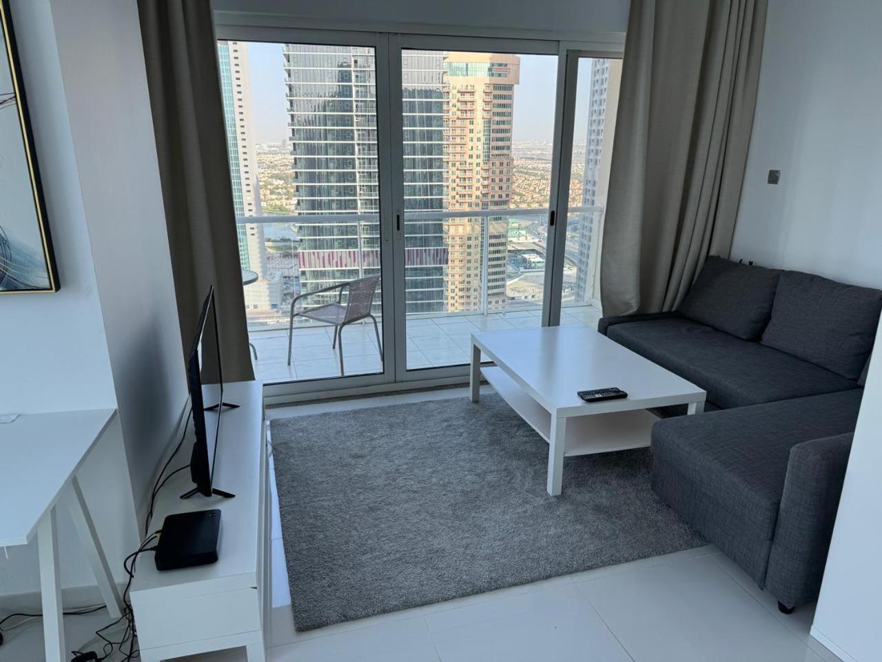 One Bedroom Apartment With Pool & Gym Near Marina Dubai Exterior foto